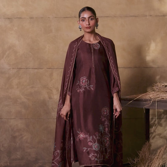 women showcasing the ganga flevia S4089 with the video